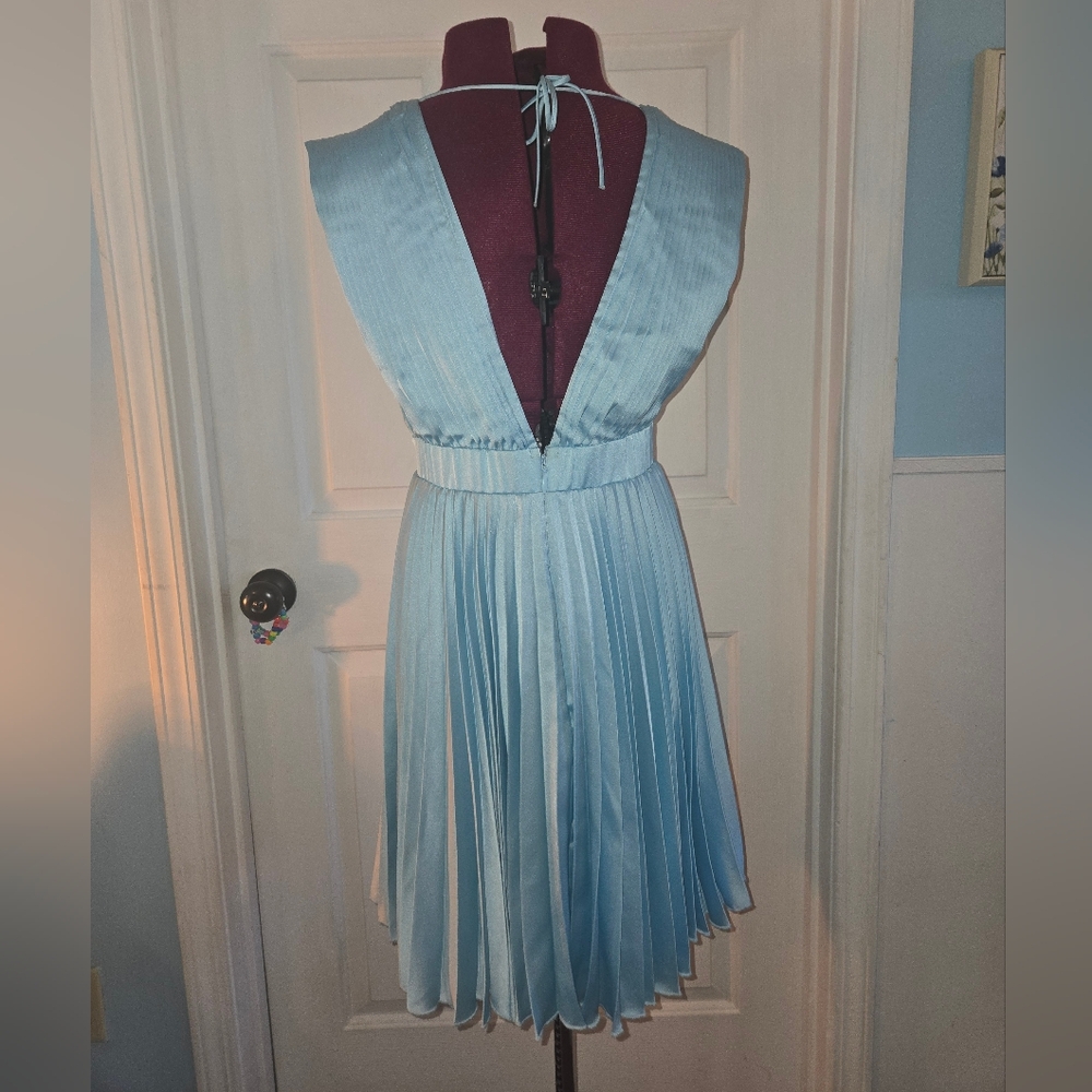 Abercrombie & Fitch Small Tall Light Blue Pleated Plunge Neckline Mini Dress - Picture 6 of 11